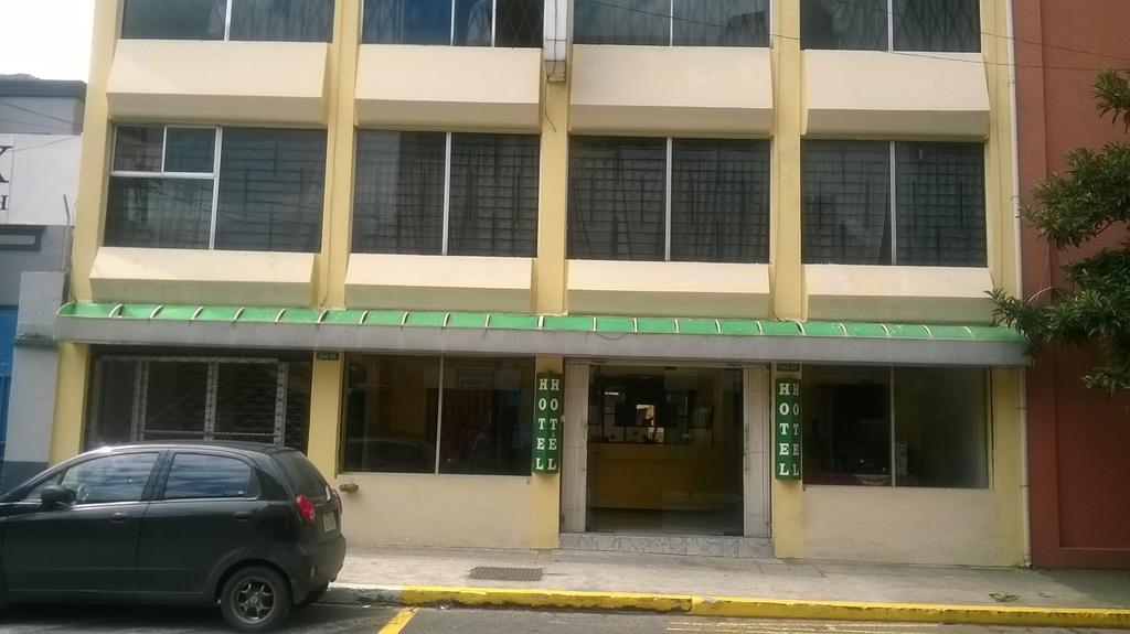 Hotel Bacastell Quito Exterior photo